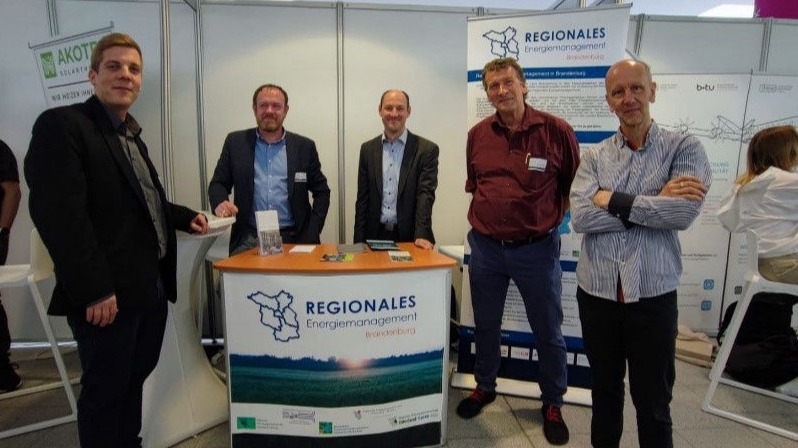 Foto: Das Team des Regionalen Energiemanagements Brandenburg 